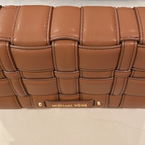 MICHAEL KORS ~ Ivy Large Clutch Crossbody Luggage ~ Vegan Faux Leather ~ NWT! - Picture 11 of 12